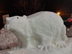 Side view of ice sculpture beaver